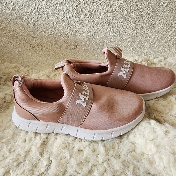 Shoes - Picture 4 of 5